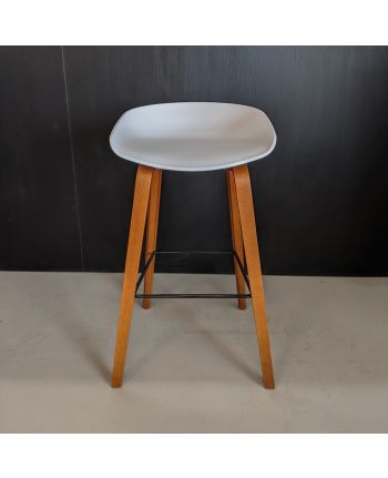 SCAUN BAR SB-1344(V) PLASTIC ALB + PICIOR LEMN MARO H75 CM